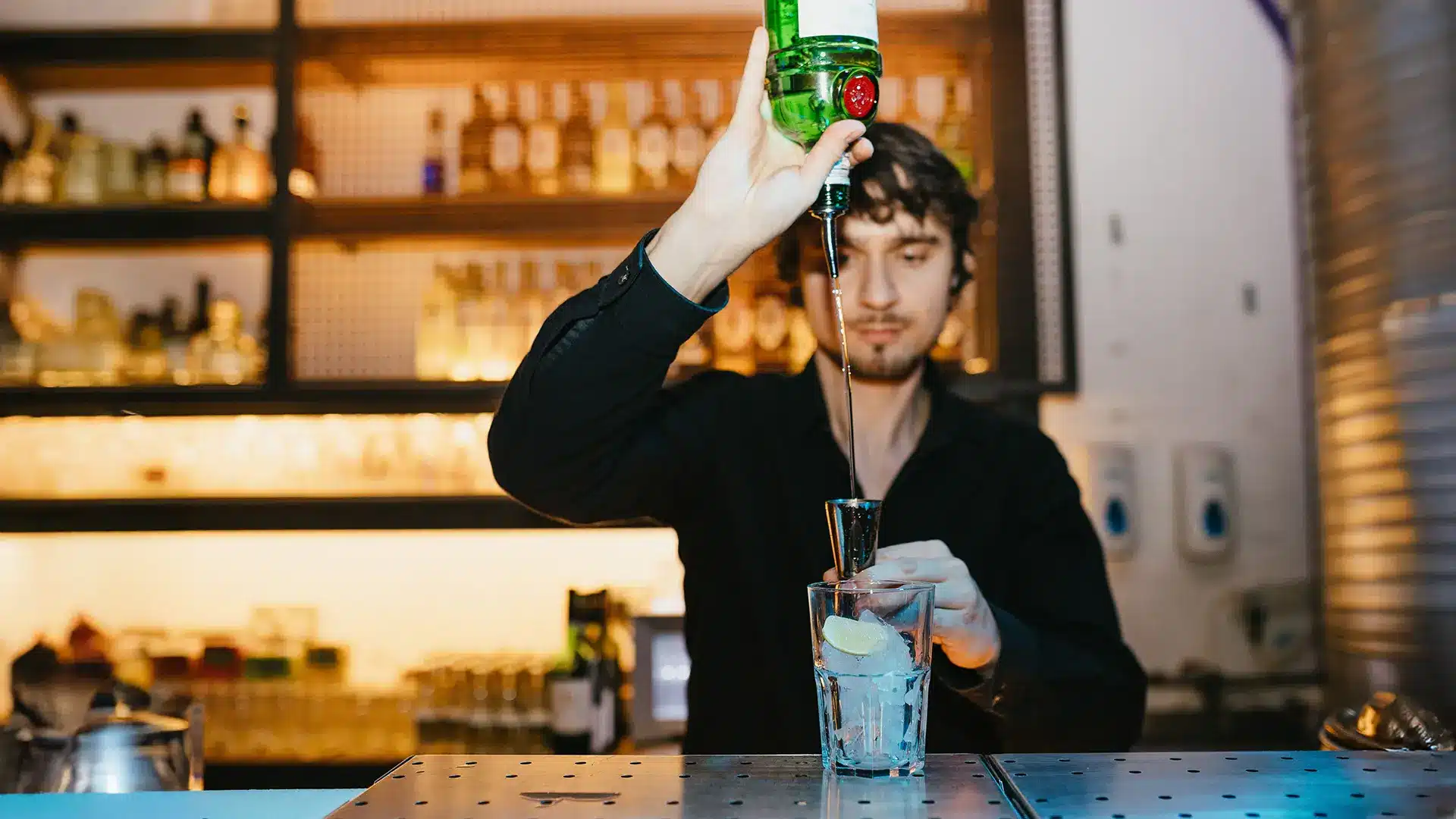 Mamuska-Bar-Gin-Cocktail The Bar at Mamuśka!